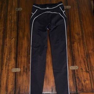 ALO Yoga Black Leggings with White Trim